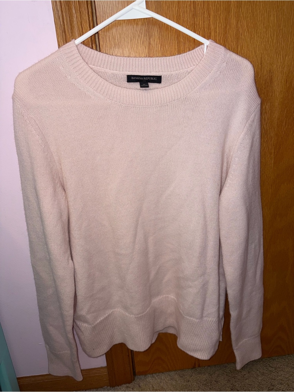 Banana Republic Light Pink Sweater in Size M